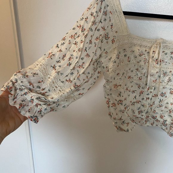 NWOT Puff Sleeve Floral Lace Crop Blouse - Picture 2 of 4